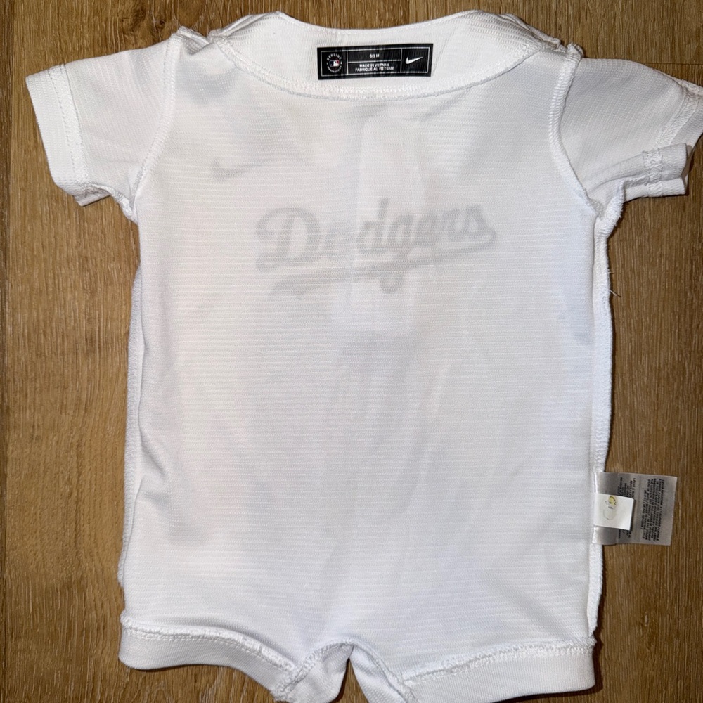 LA Dodgers baby onesie 0-3 months - Picture 6 of 12